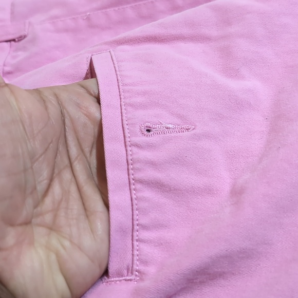 Islandia| Pink Shorts Zippered Up With Small Front, Side and Back Pockets - Picture 6 of 11